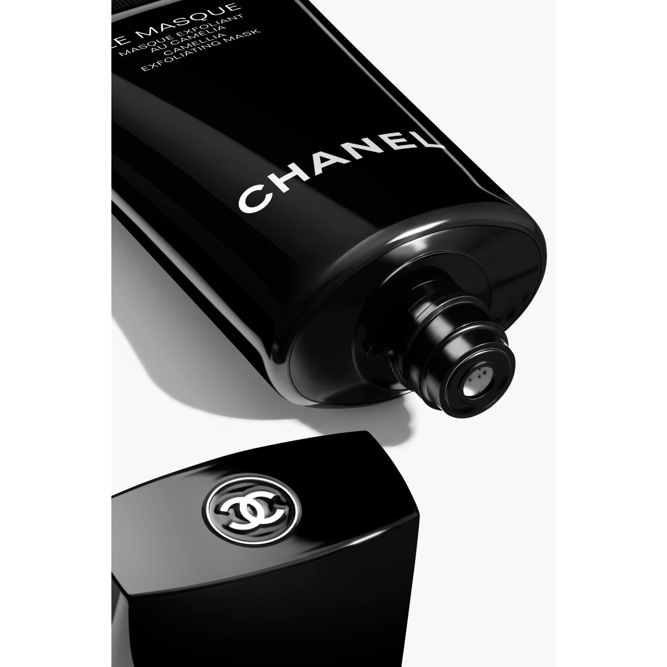 CHANEL LE MASQUE
Camellia Exfoliating Mask 5 FL. OZ